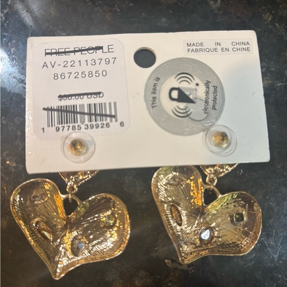 Free People Gold Tone Rhinestone Heart Earrings NWT - Picture 3 of 3